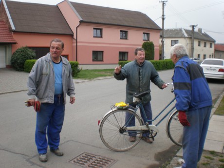 Sběr železného šrotu a úklid hasičárny 010