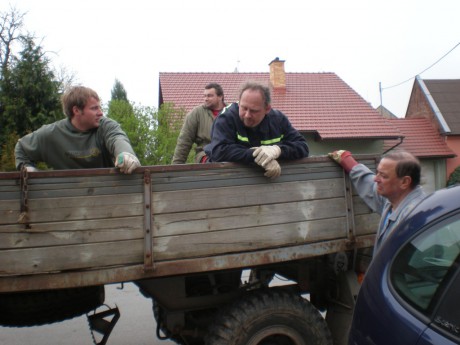 Sběr železného šrotu a úklid hasičárny 017