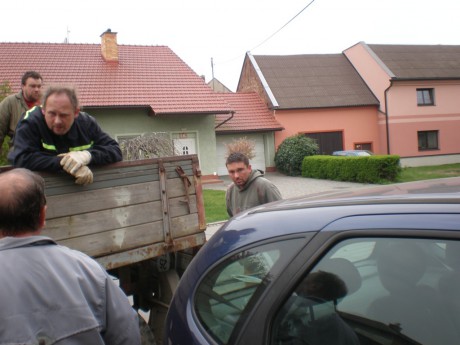 Sběr železného šrotu a úklid hasičárny 018