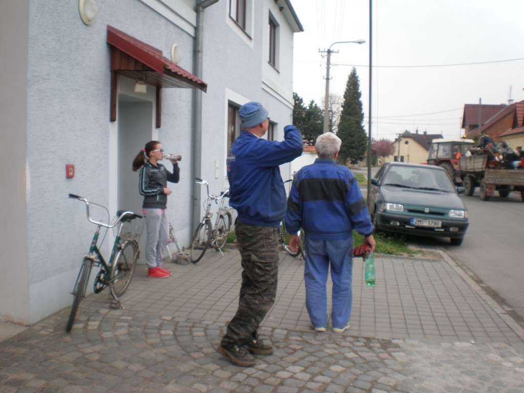 Sběr železného šrotu a úklid hasičárny 031